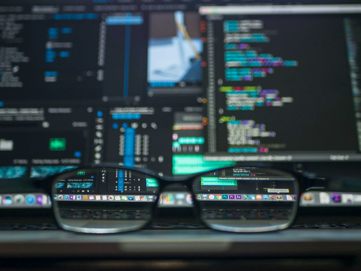 Como Usar IA para Criar Abordagens 1 para 1 com Alta Conversão em Serviços Financeiros e Meios de Pagamento B2B - engenheiro de software ajustando pipelines de agentes autônomos